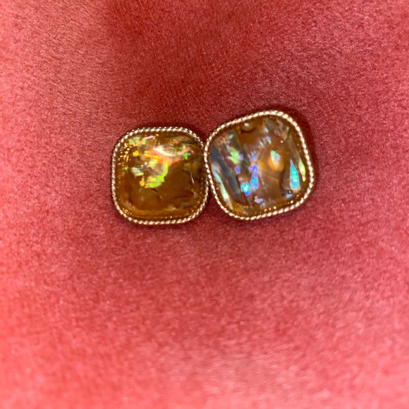 Yellow shimmer toned cabochon earrings - Picture 1 of 2